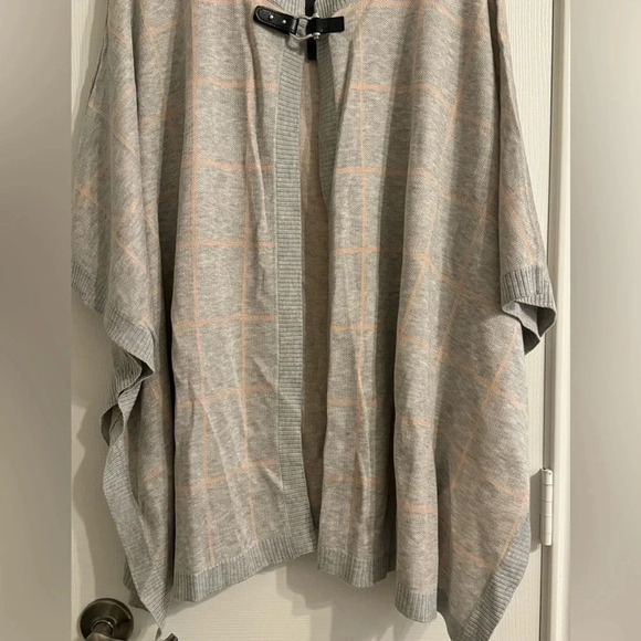 Sweater Poncho L/XL - Picture 7 of 8